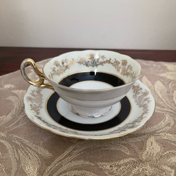 Royal Stafford Black & Gold Teacup & Saucer - Picture 6 of 14
